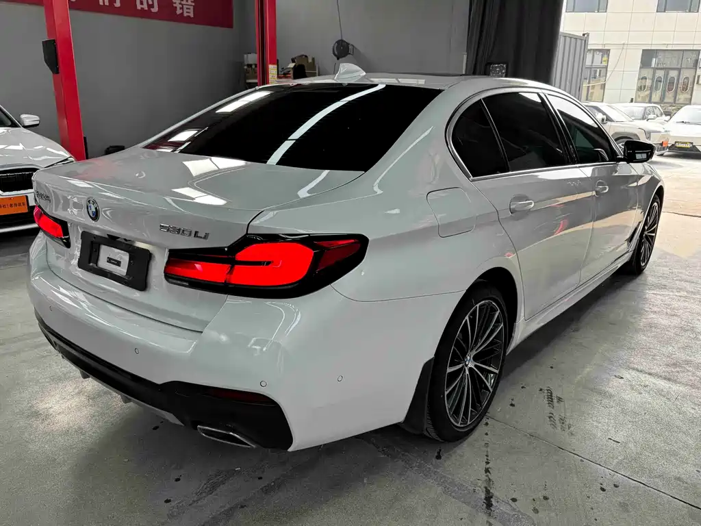 BMW 5 Series 2023 530Li Leading M Sports Package купить на сайте DeffCars