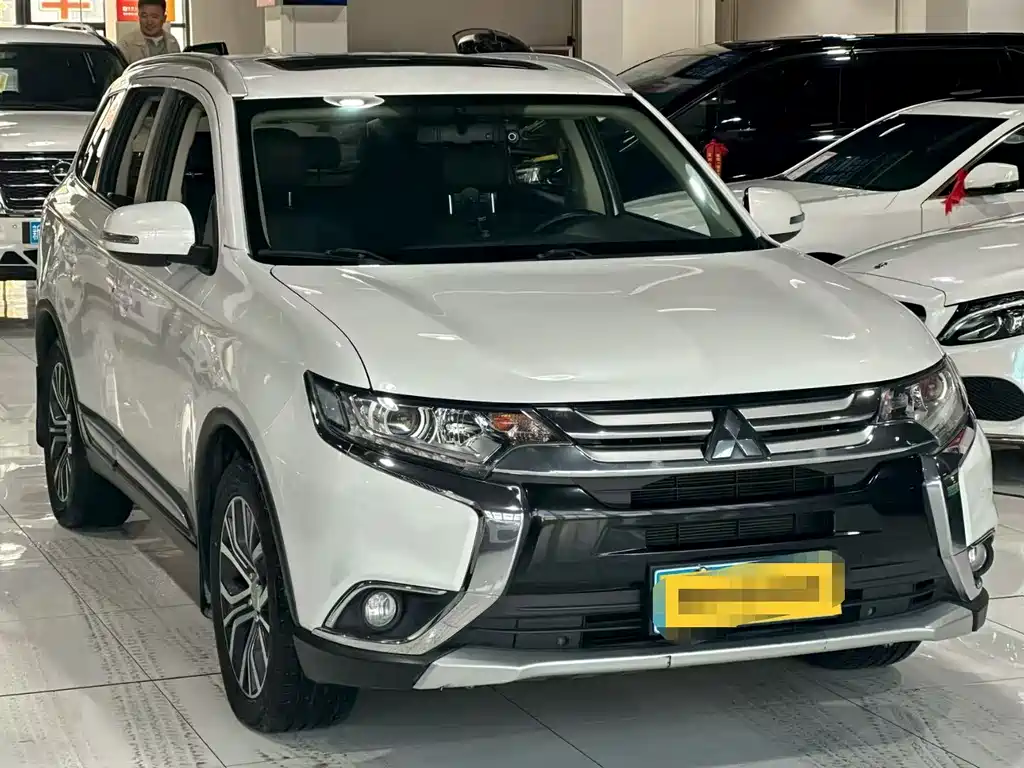 Outlander 2018 2.0L 2WD Honor Edition 5 seats купить на сайте DeffCars