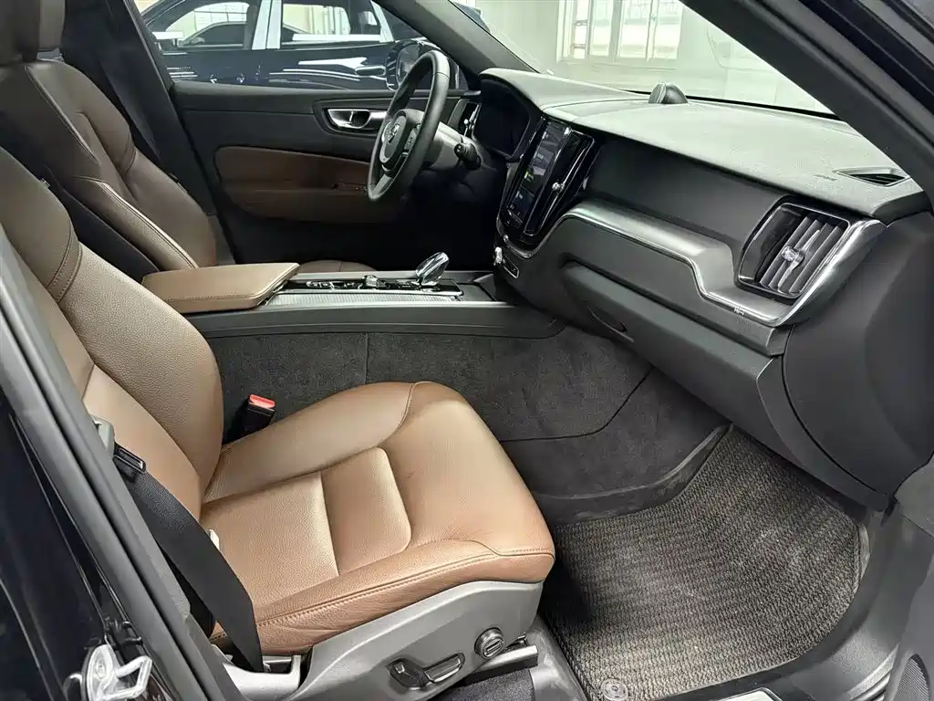Volvo XC60 2024 B5 four-wheel drive Zhiyi Luxury Edition купить на сайте DeffCars