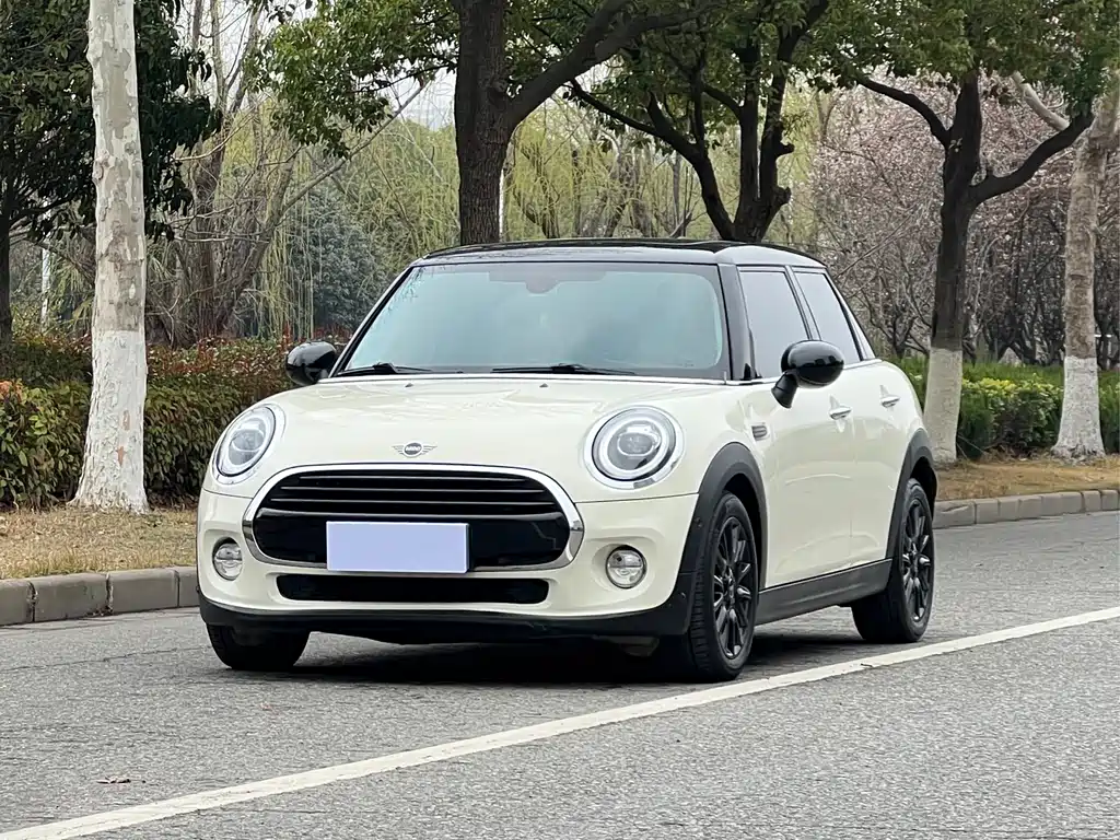 MINI 2018 1.5T COOPER Classic Five-Door Edition купить на сайте DeffCars