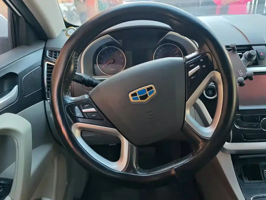 Emgrand 2015 Three-Car 1.5L CVT Up Edition купить на сайте DeffCars