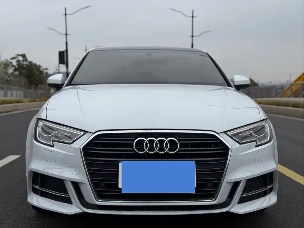 Audi A3 2018 30th Anniversary Limousine 35 TFSI Fashion купить на сайте DeffCars