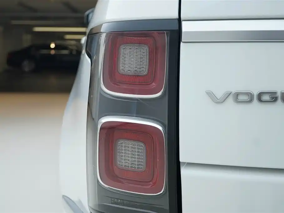 Range Rover 2018 3.0 SC V6 Vogue Extended Edition купить на сайте DeffCars