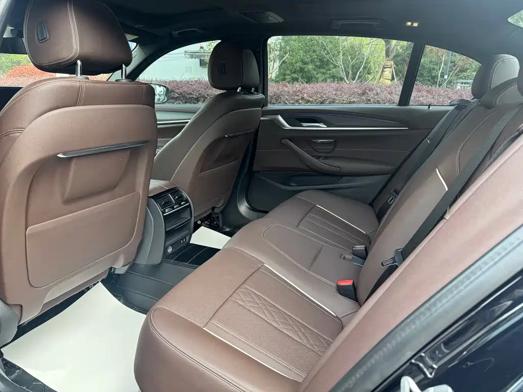 BMW 5 Series 2022 530Li Leading M Sports Package купить на сайте DeffCars