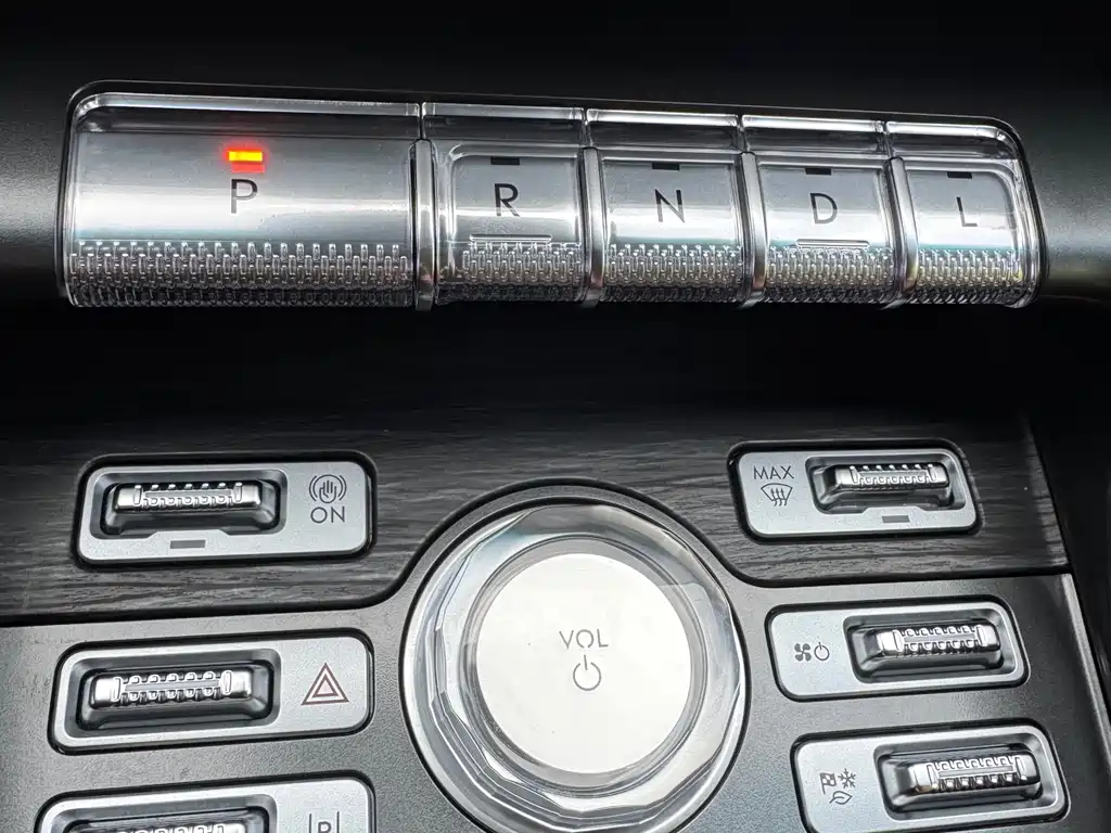 Voyager 2025 2.0T four-wheel drive Zunyi hybrid version купить на сайте DeffCars