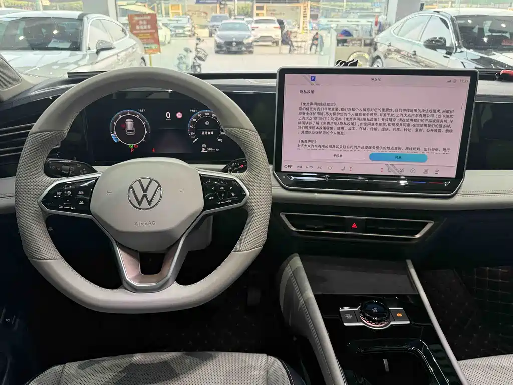 Tiguan L 2024 PRO 330TSI 2WD Smart Travel Edition купить на сайте DeffCars