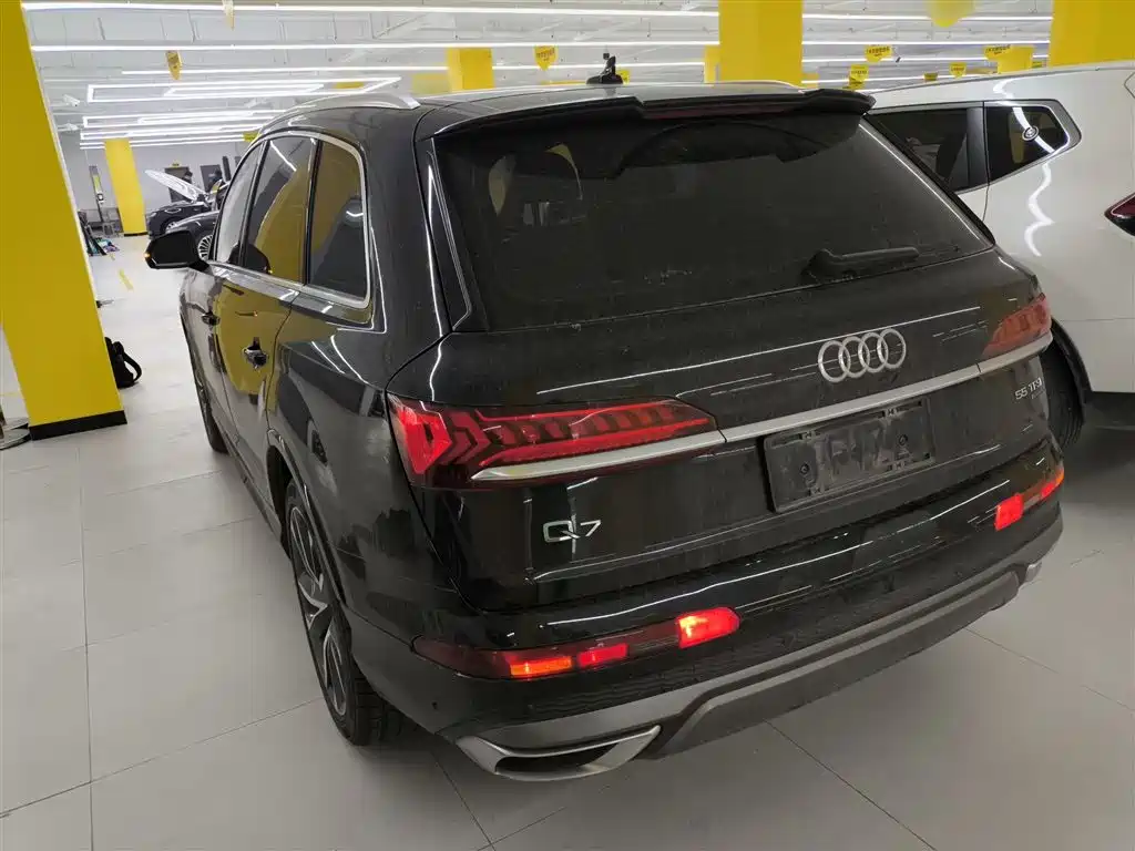 Audi Q7 2021 55 TFSI quattro S line sports version купить на сайте DeffCars