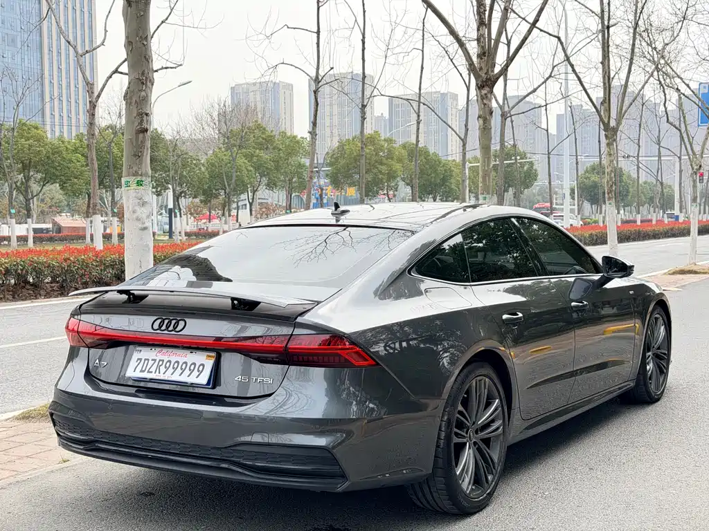 Audi A7 2023 45 TFSI Premium Selection купить на сайте DeffCars