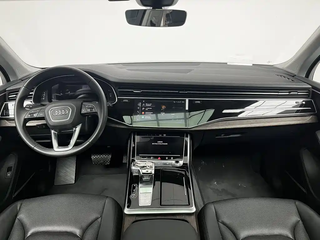Audi Q7 2023 55 TFSI quattro S line sports version купить на сайте DeffCars