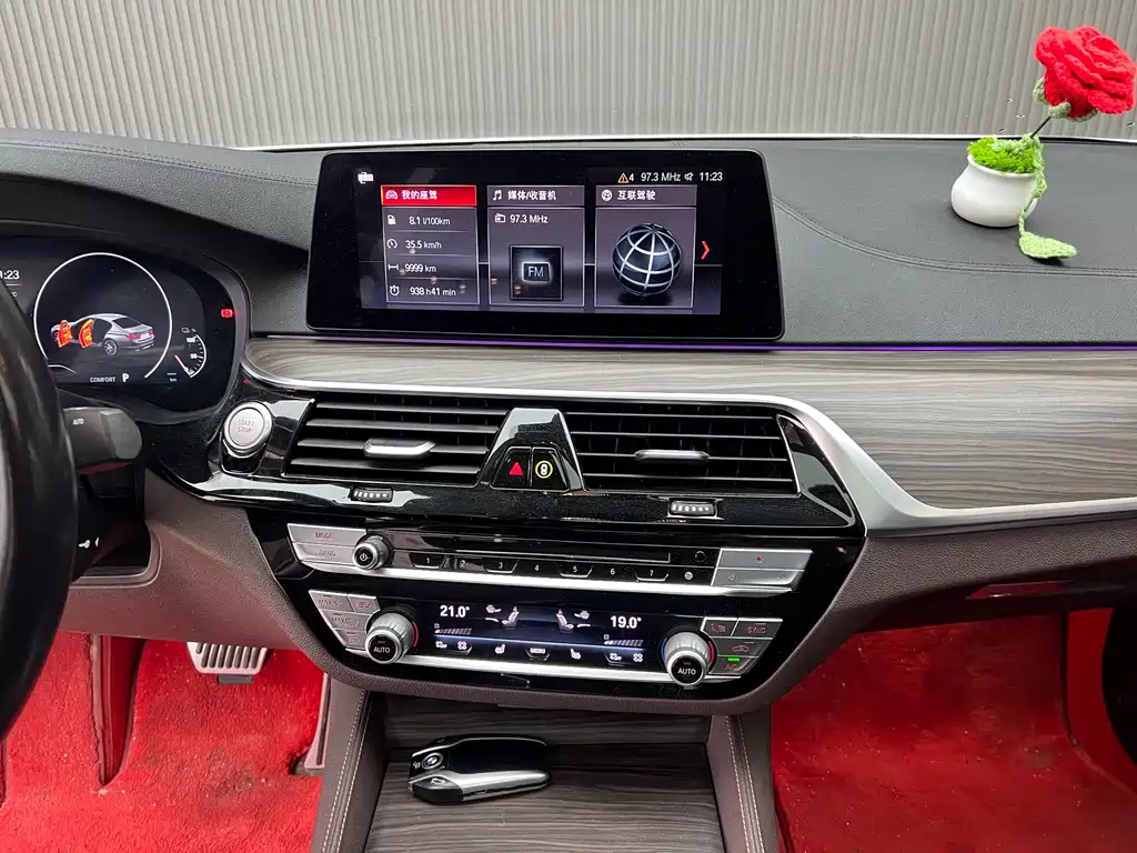 BMW 5 Series New Energy 2019 530Le Luxury Package купить на сайте DeffCars