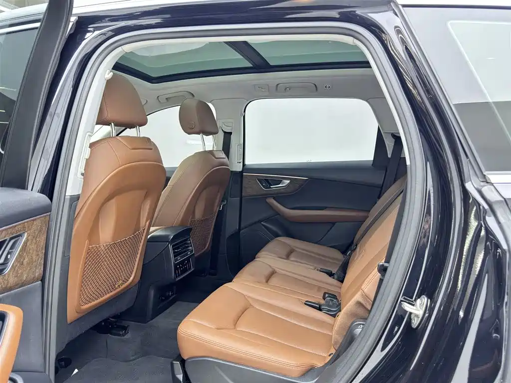 Audi Q7 2021 55 TFSI quattro S line sports version купить на сайте DeffCars