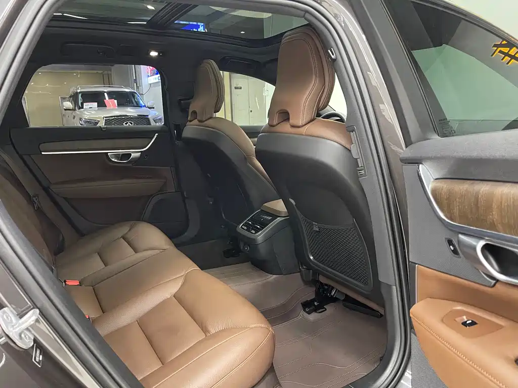 Volvo V90 2024 Cross Country B5 AWD Zhiyuan Edition купить на сайте DeffCars