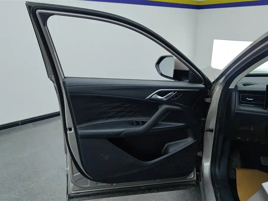 Roewe RX5 New Energy 2023 eRX5 Super Hybrid Superior Edition купить на сайте DeffCars