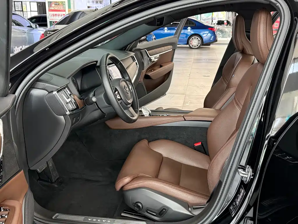 Volvo S90 2021 B5 Zhiyuan Luxury Edition купить на сайте DeffCars