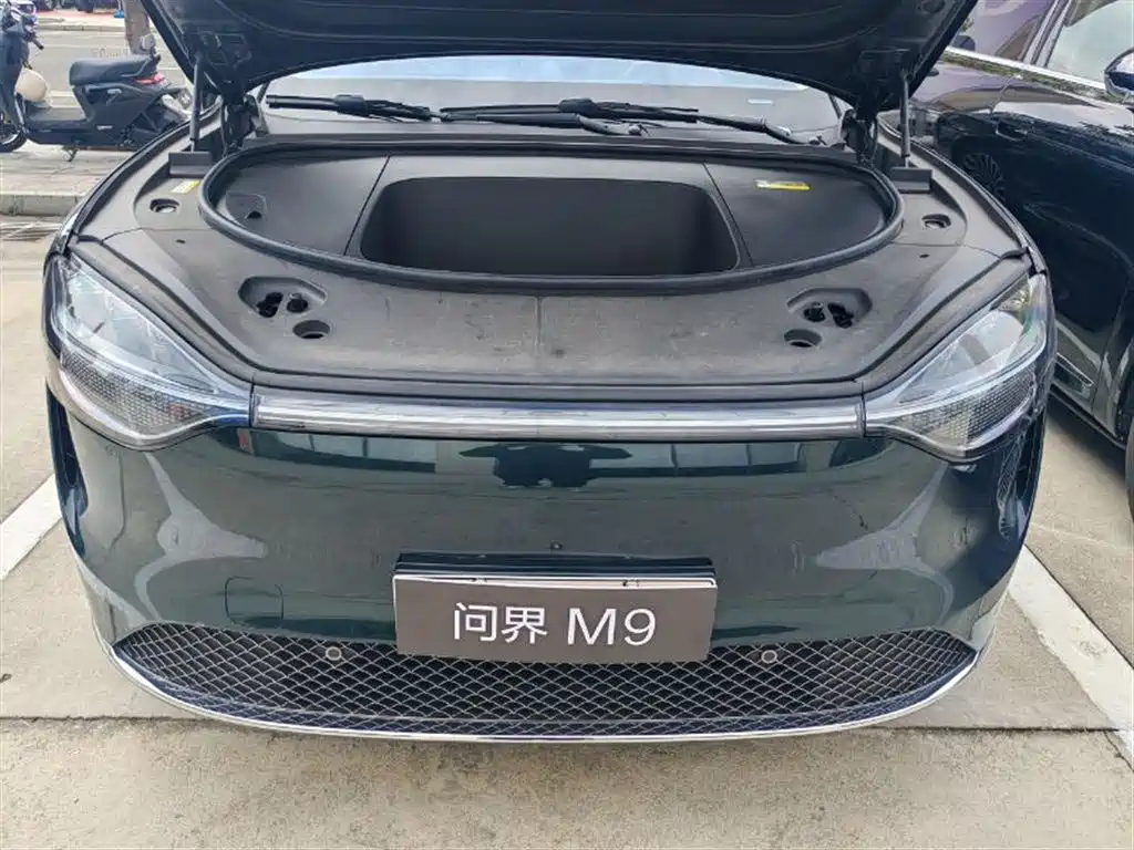 Wenjie M9 2025 pure electric Ultra version 100kWh 6-seater version (192-line lidar) купить на сайте DeffCars