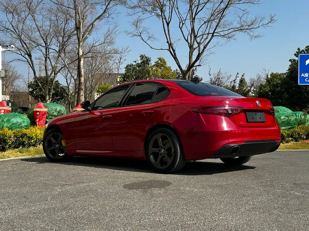 Giulia Juliet 2019 2.0T 280HP Black Package Black Label Limited Edition купить на сайте DeffCars