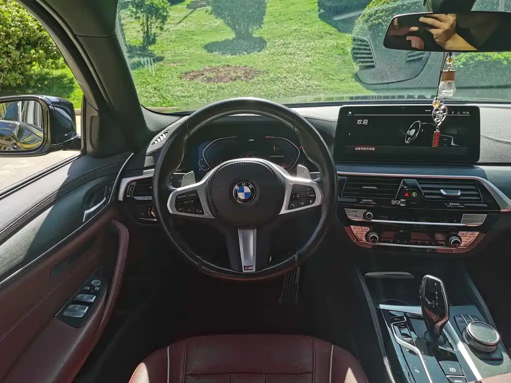 BMW 5 Series 2022 530Li Leading M Sports Package купить на сайте DeffCars