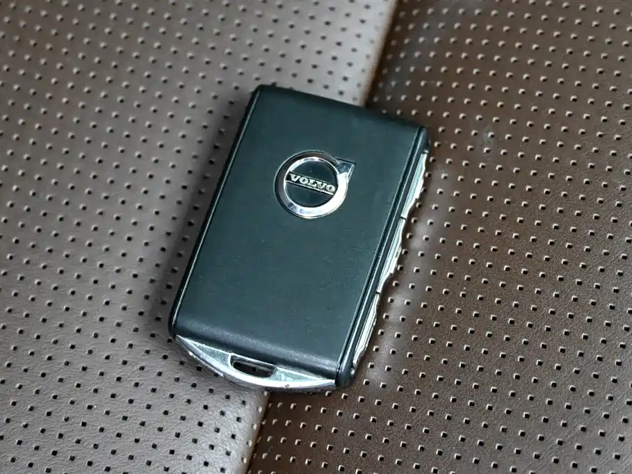 Volvo S90 plug-in hybrid 2025 plug-in hybrid four-wheel drive long range Zhiya luxury version купить на сайте DeffCars