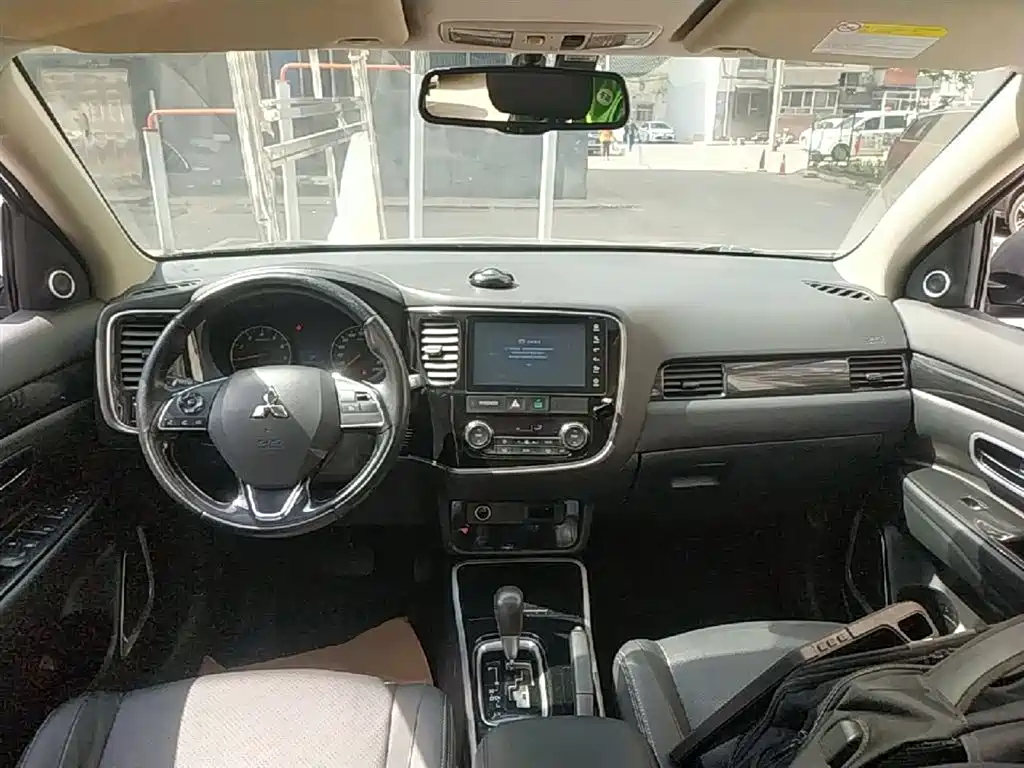 Outlander 2018 2.0L 2WD Honor Edition 5 seats купить на сайте DeffCars