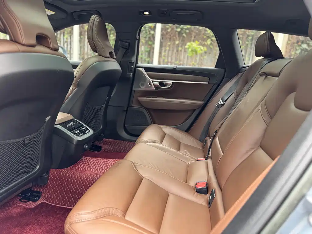 Volvo V90 2023 Cross Country B5 AWD Smart Edition купить на сайте DeffCars