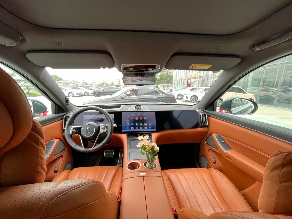 Wenjie M8 2025 extended range Max+ version 53.4kWh 6-seater version (192-line lidar) купить на сайте DeffCars