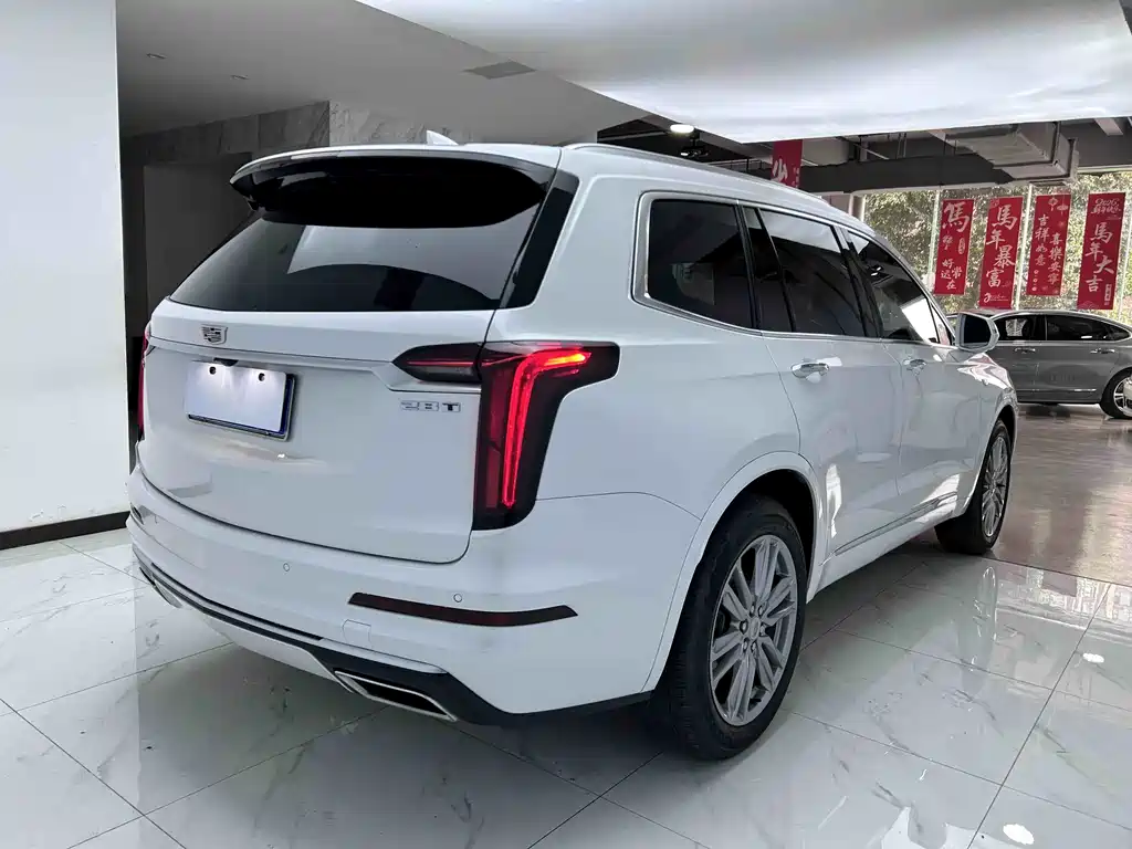Cadillac XT6 2022 2.0T six-seat two-wheel drive luxury model купить на сайте DeffCars