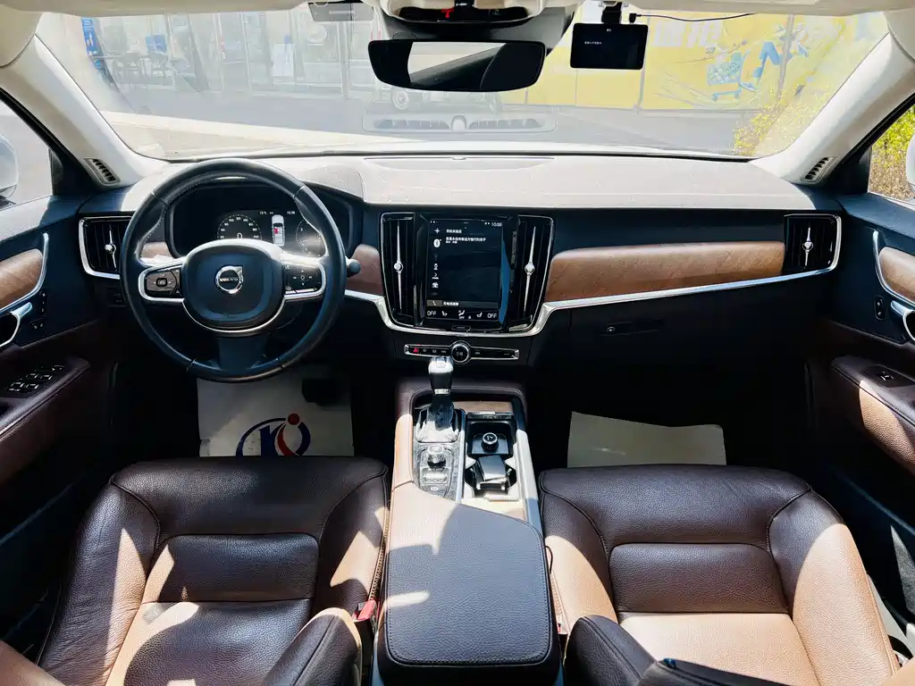Volvo S90 2020 T5 Zhiyi Luxury Edition купить на сайте DeffCars