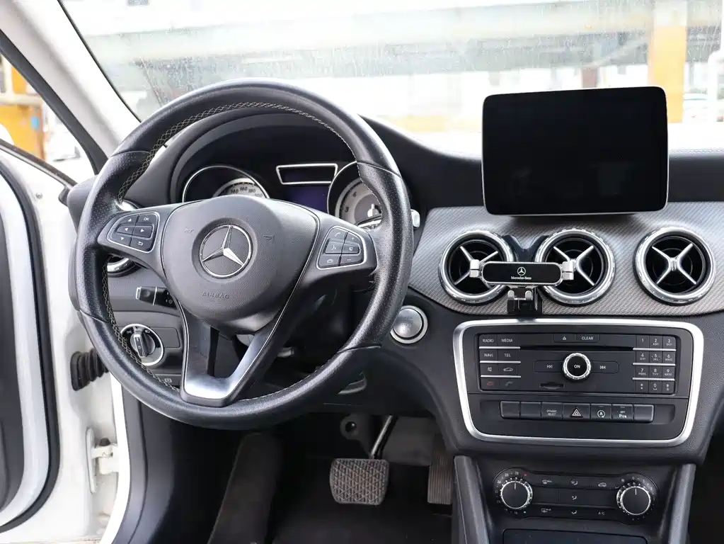 Mercedes-Benz GLA 2016 GLA 200 Dynamic купить на сайте DeffCars