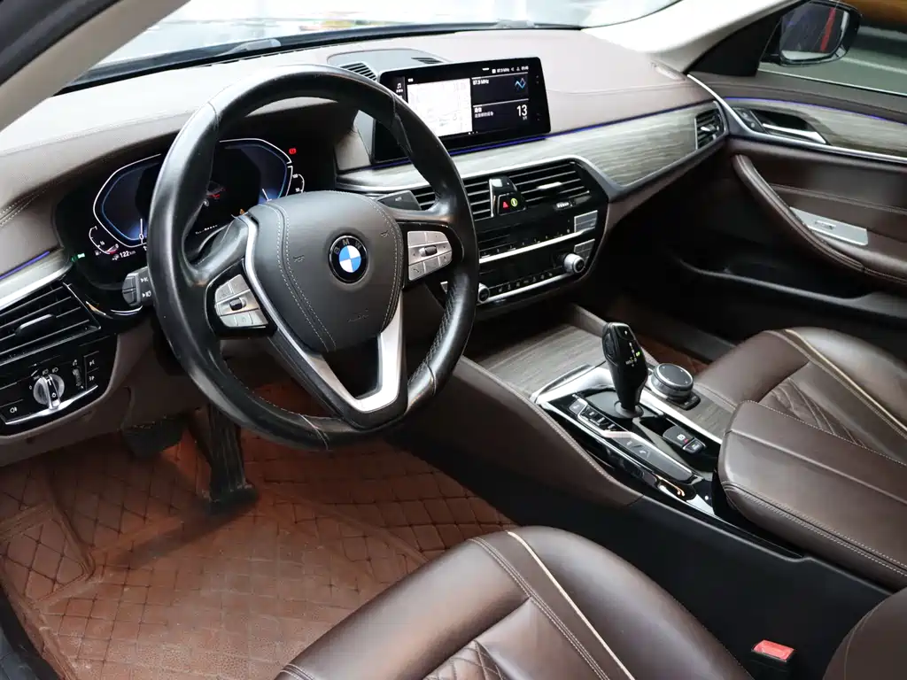 BMW 5 Series New Energy 2020 530Le Luxury Package купить на сайте DeffCars