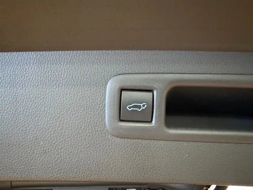 Crown Lufang 2022 2.5L HEV four-wheel drive flagship version купить на сайте DeffCars