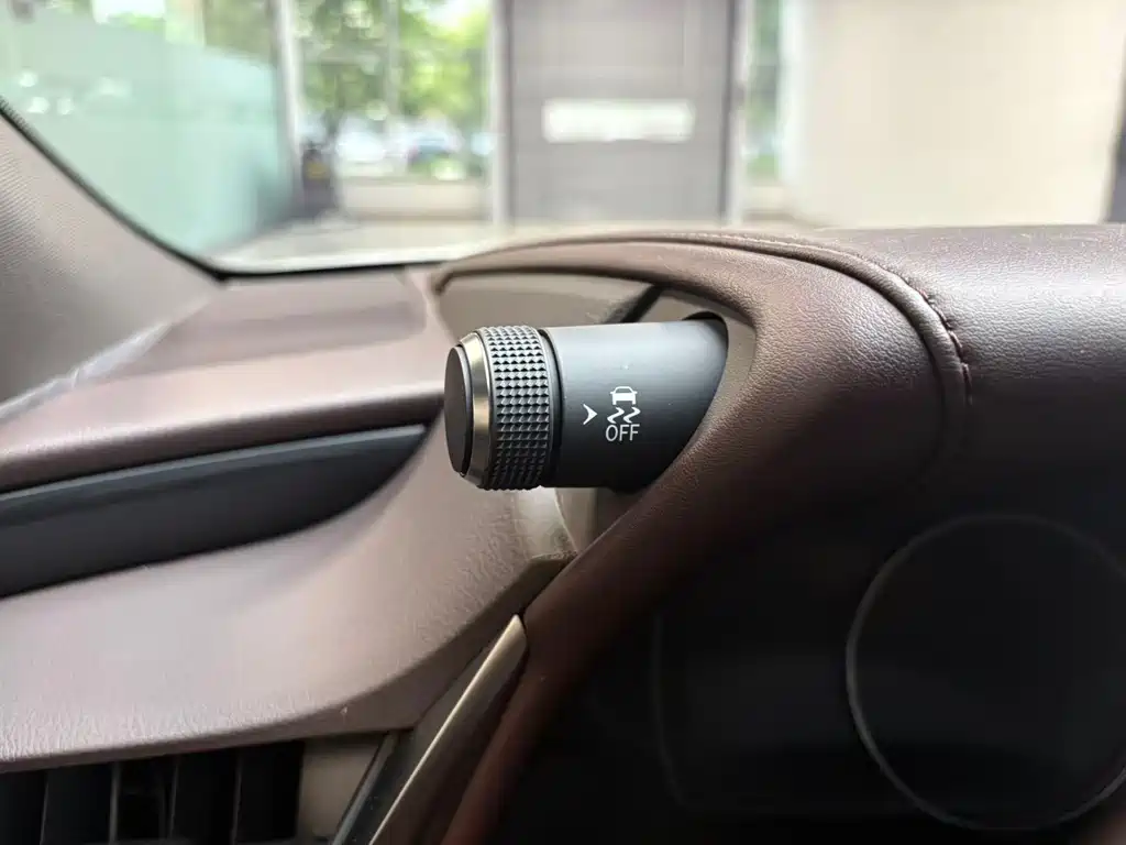 Lexus ES 2020 200 Excellence Edition купить на сайте DeffCars