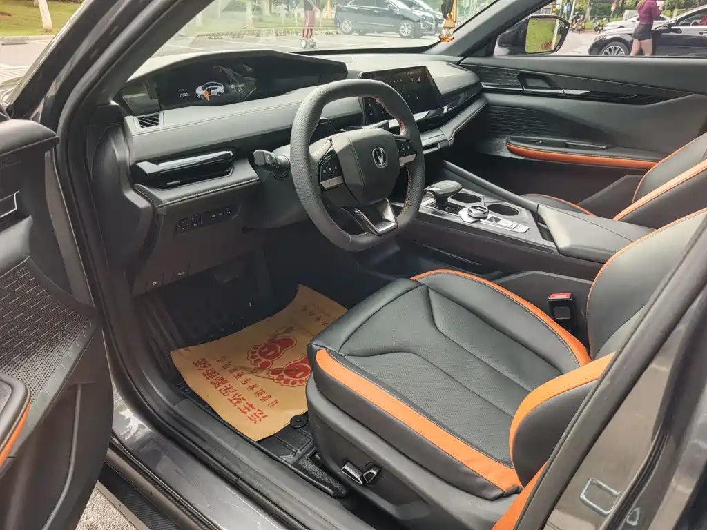 Changan UNI-V 2023 1.5T premium model купить на сайте DeffCars