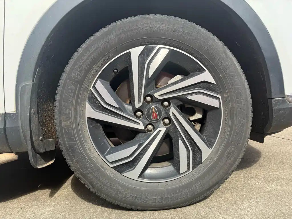 Hongqi HS5 2022 2.0T Zhilian Flagship Edition купить на сайте DeffCars