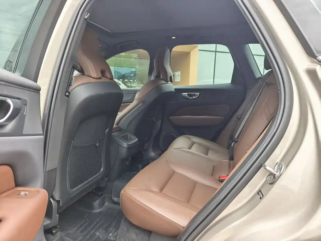 Volvo XC60 2023 B5 four-wheel drive Zhiyuan Deluxe Edition купить на сайте DeffCars