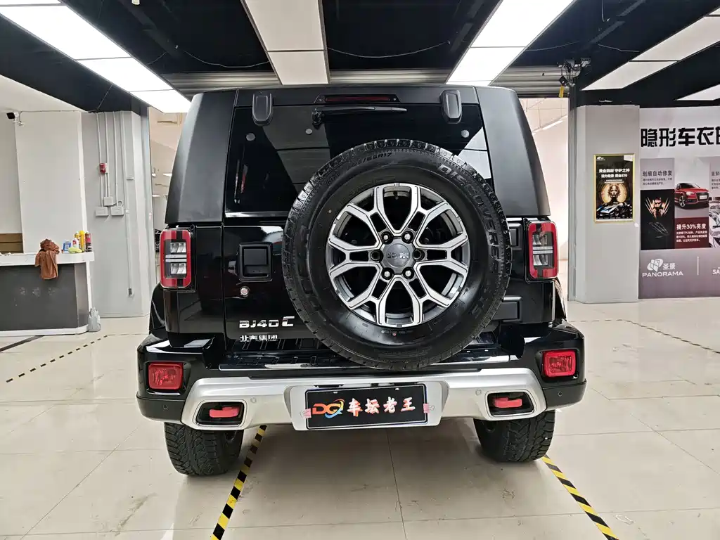Beijing off-road BJ40 2023 2.0T automatic four-wheel drive city hunter version knight type купить на сайте DeffCars