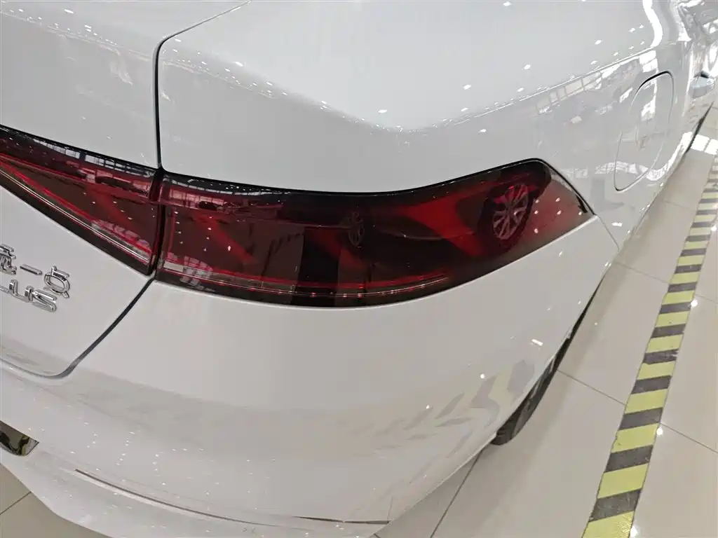 Qin PLUS 2024 Honor Edition DM-i 55KM Leading Model купить на сайте DeffCars