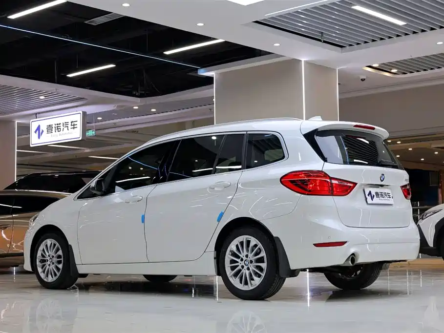 BMW 2 Series Multipurpose Station Wagon 2019 220i Leading Model купить на сайте DeffCars