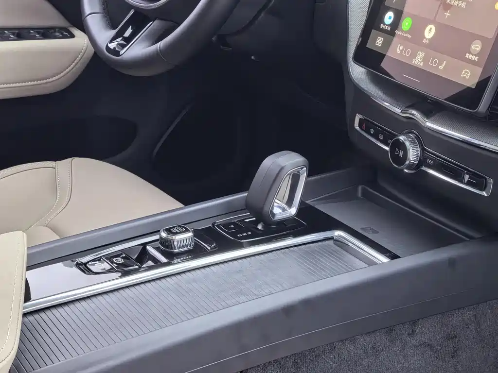 Volvo XC60 2026 B5 four-wheel drive Zhiyi Luxury Edition купить на сайте DeffCars