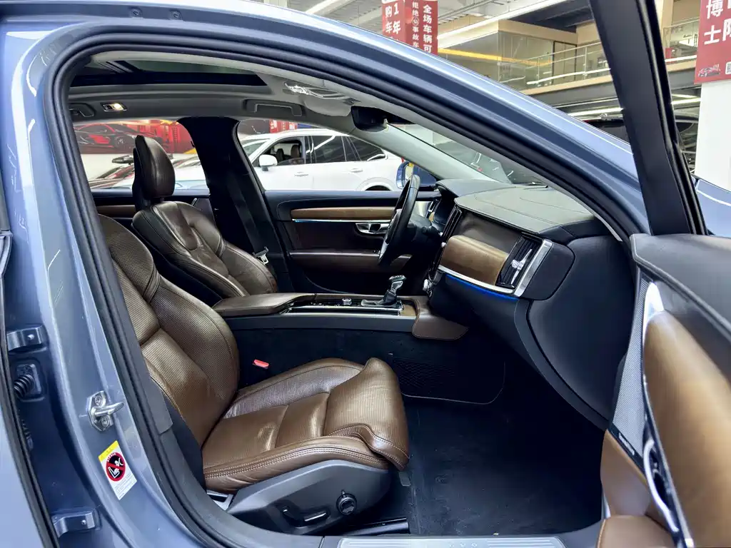 Volvo S90 2017 T5 Zhizun Edition купить на сайте DeffCars