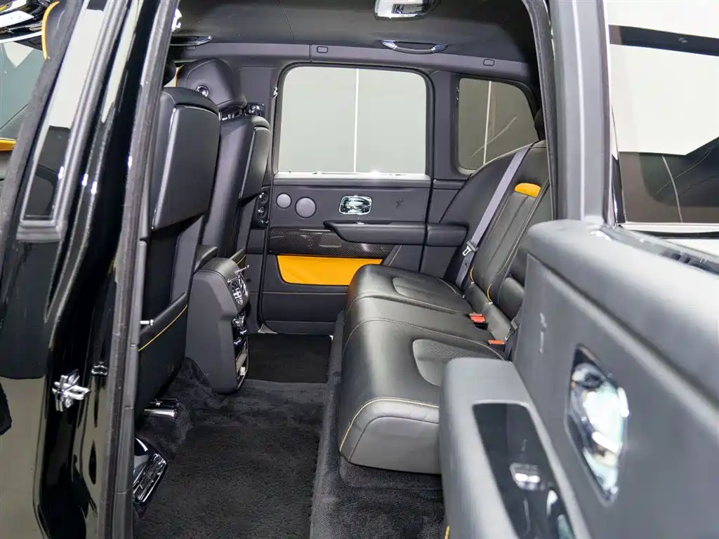 Cullinan 2020 Black Badge купить на сайте DeffCars