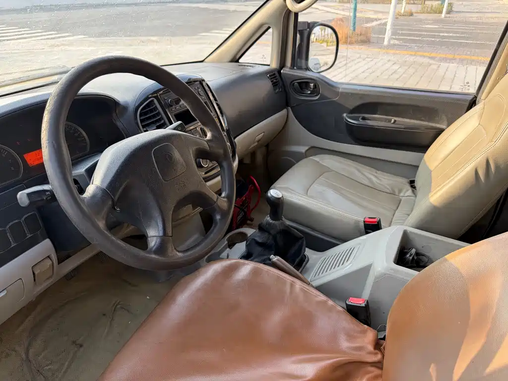 Lingzhi 2016 M3 1.6L 7-seat comfort model National V купить на сайте DeffCars