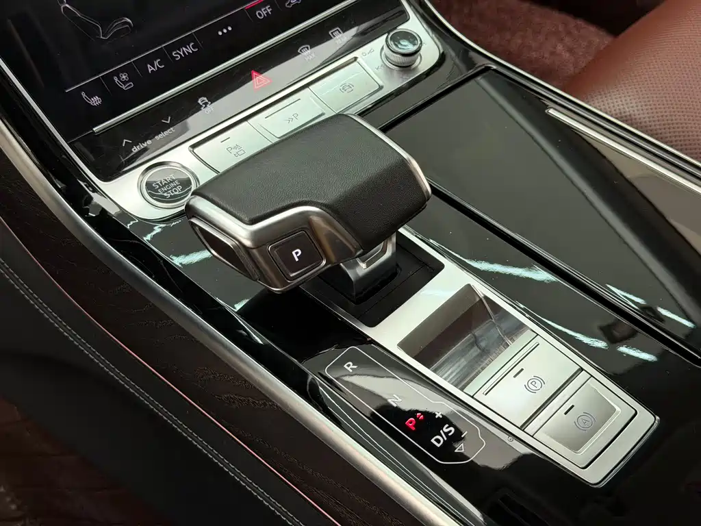 Audi A8 2023 A8L 50 TFSI quattro Premium Selection купить на сайте DeffCars