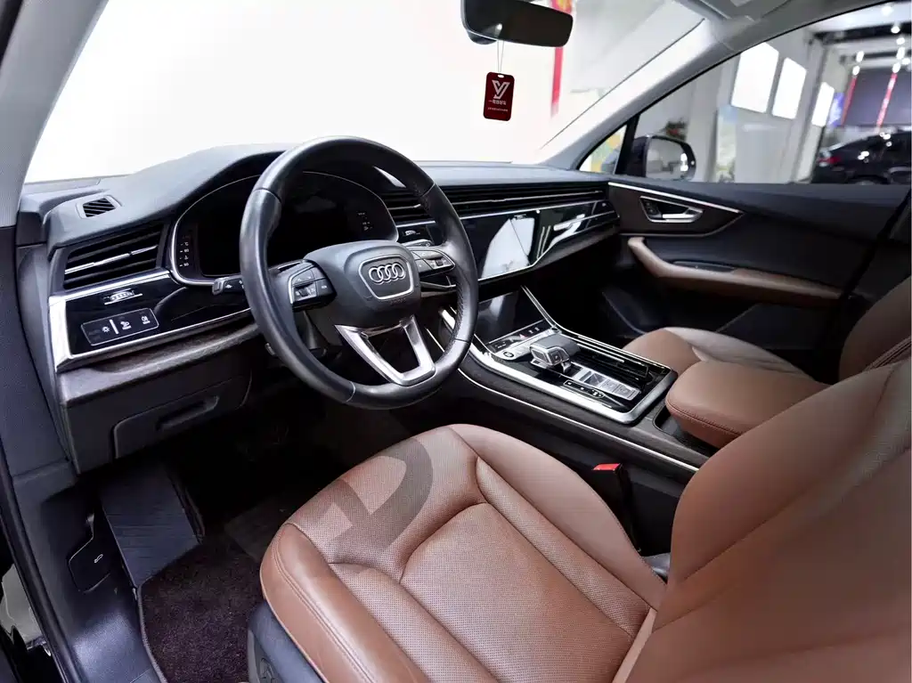 Audi Q7 2021 55 TFSI quattro S line sports version купить на сайте DeffCars