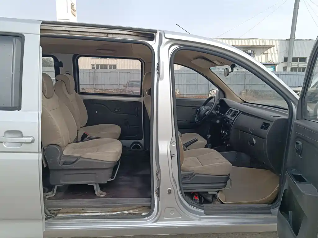 Wuling Rongguang V 2016 1.5L standard model купить на сайте DeffCars