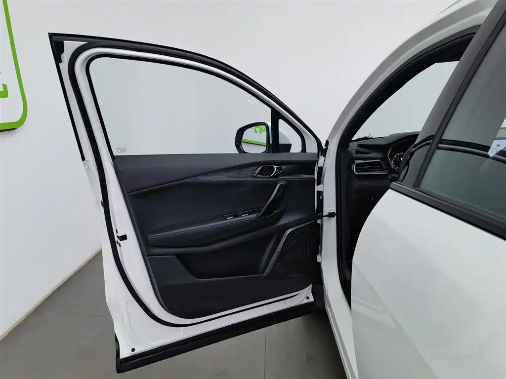 Lynk & Co 06 2023 Remix 1.5T Pro купить на сайте DeffCars