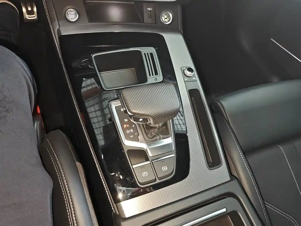 Audi Q5L 2024 45 TFSI luxury and dynamic model купить на сайте DeffCars