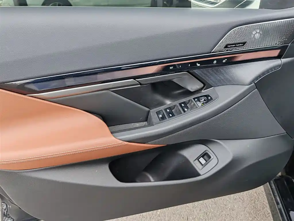 BMW 5 Series 2024 530Li Leading Luxury Package купить на сайте DeffCars