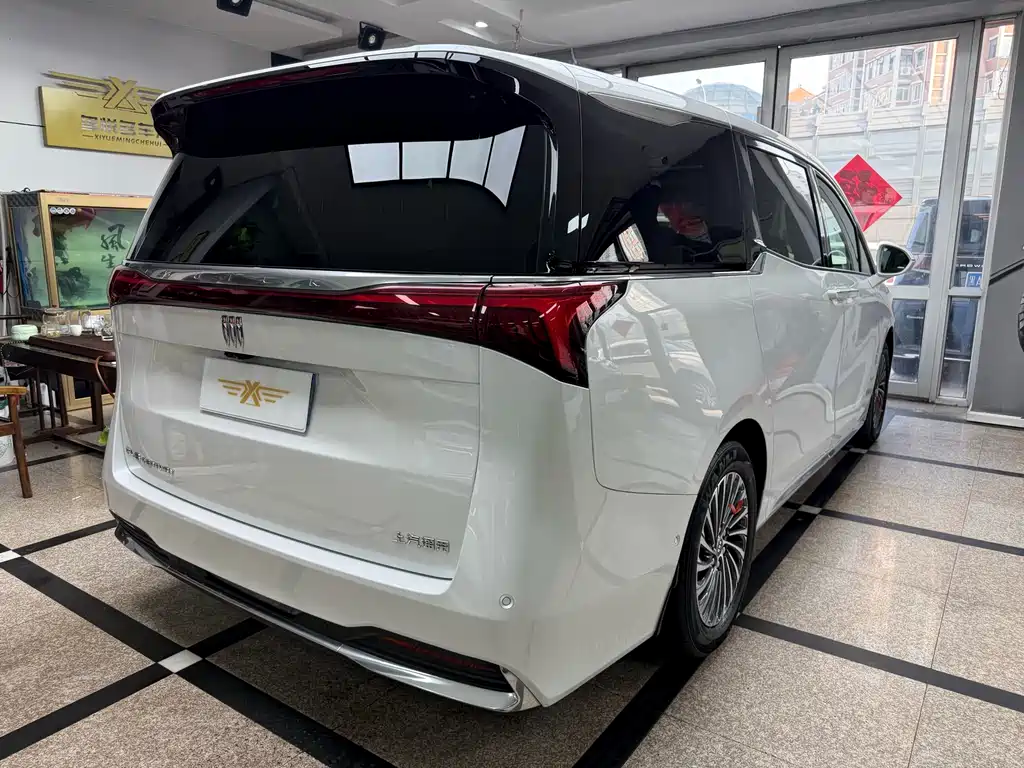 Century 2023 2.0T seven-seat premium model купить на сайте DeffCars