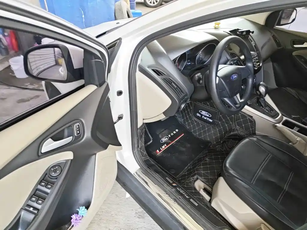 Focus 2017 Sedan 1.6L Automatic Comfort Smart Mobility Edition купить на сайте DeffCars