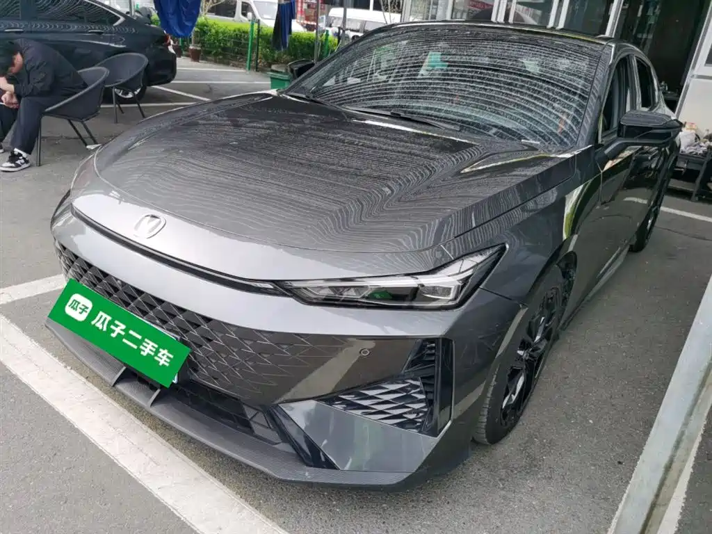 Changan UNI-V 2024 1.5T premium model купить на сайте DeffCars